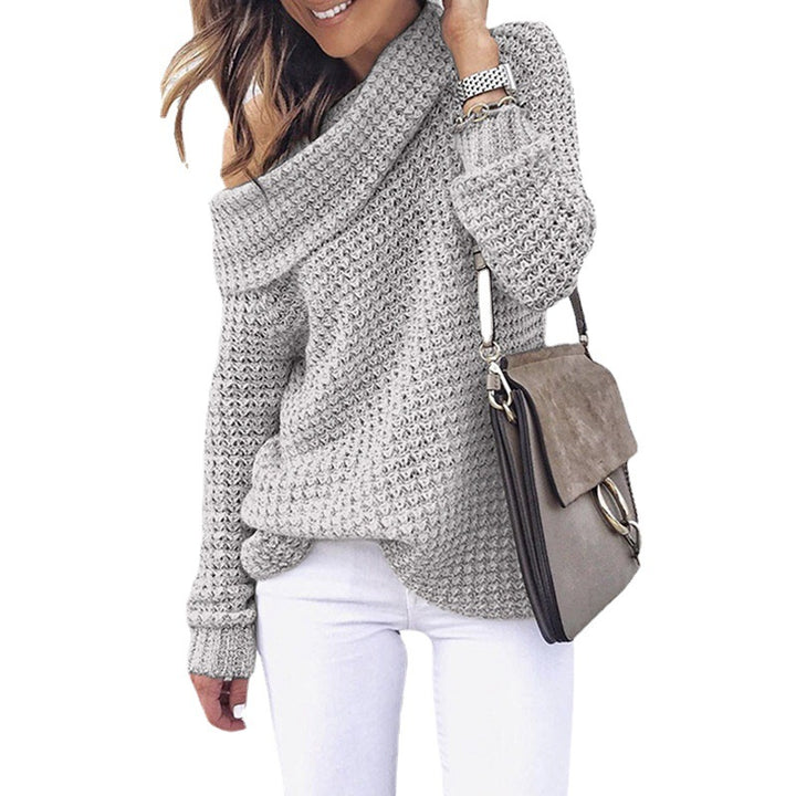 Kvinnors stickad tröja med off-shoulder design och texturerad yta Mirla-Eva Jonsson
