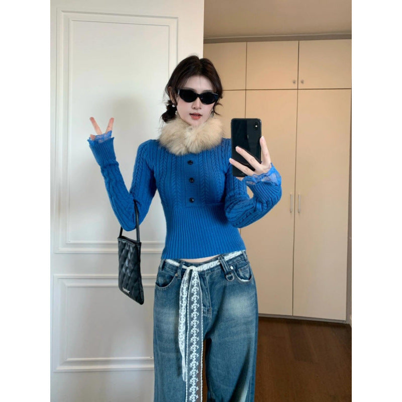 Kvinnors stickad tröja med sofistikerat kabelmönster och romantiska spetsärmar Mirla-Eva Jonsson