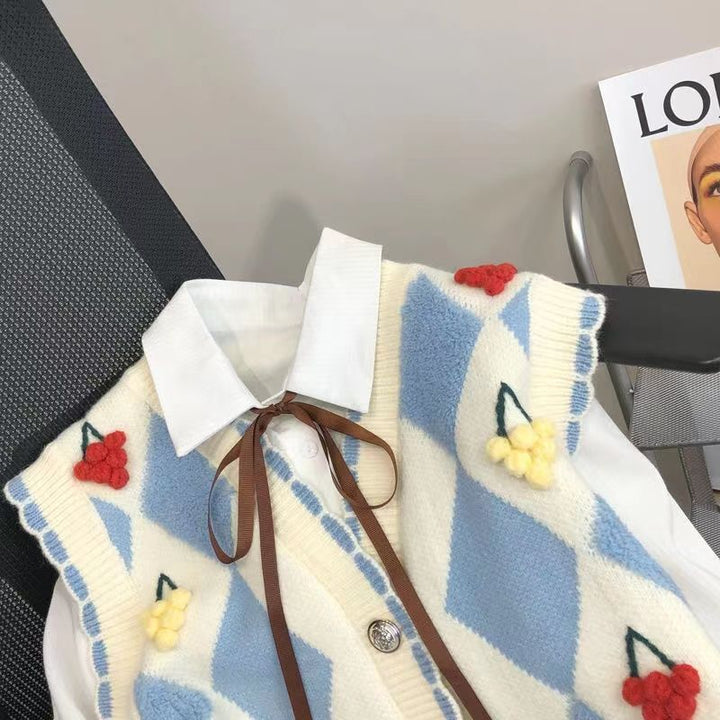 Kvinnors stickad väst med färgglada applikationer Mirla-Eva Jonsson