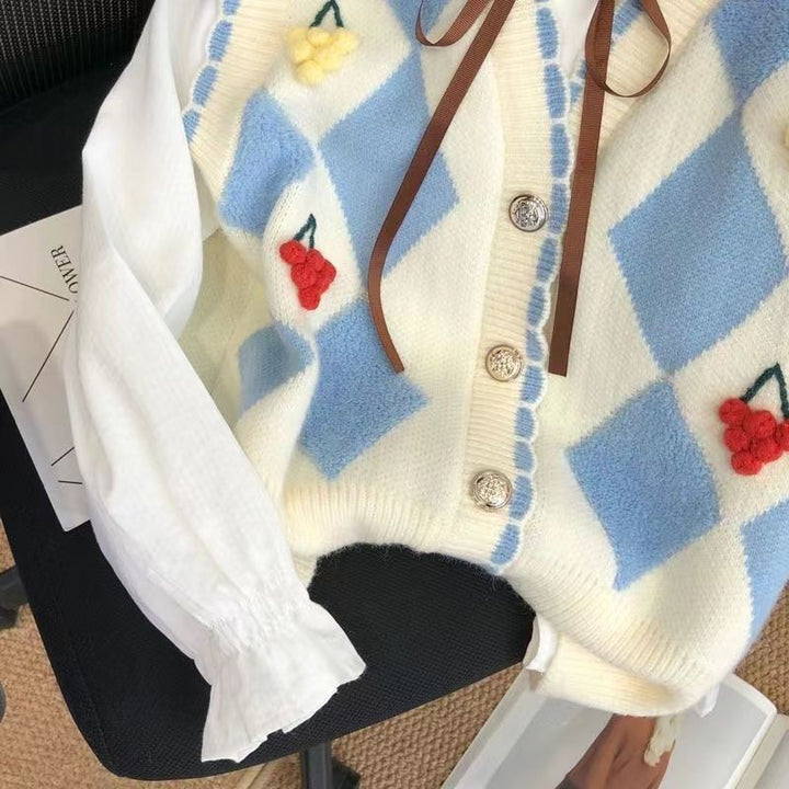 Kvinnors stickad väst med färgglada applikationer Mirla-Eva Jonsson