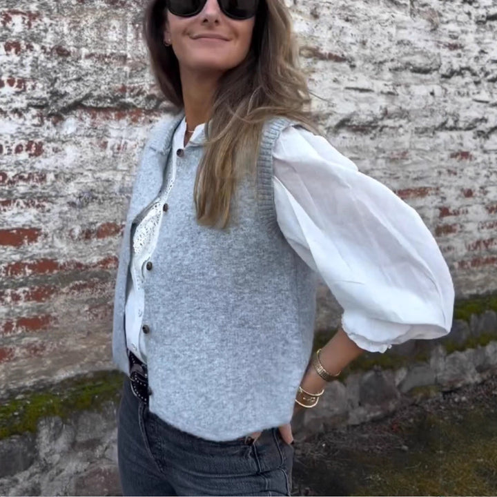 Kvinnors stickad väst med klassisk krage och stiliga knapprader Mirla-Eva Jonsson