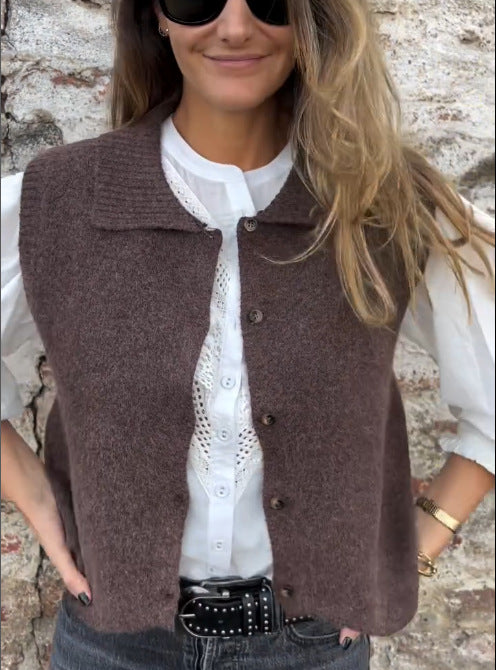 Kvinnors stickad väst med klassisk krage och stiliga knapprader Mirla-Eva Jonsson