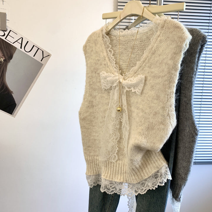 Kvinnors stickad väst med romantisk spetskrage och dekorativ rosett detaljer-Eva Jonsson