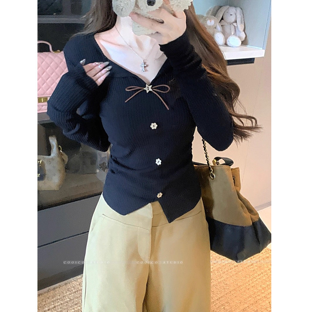 Kvinnors stickade blus med elegant rosett Mirla-Eva Jonsson