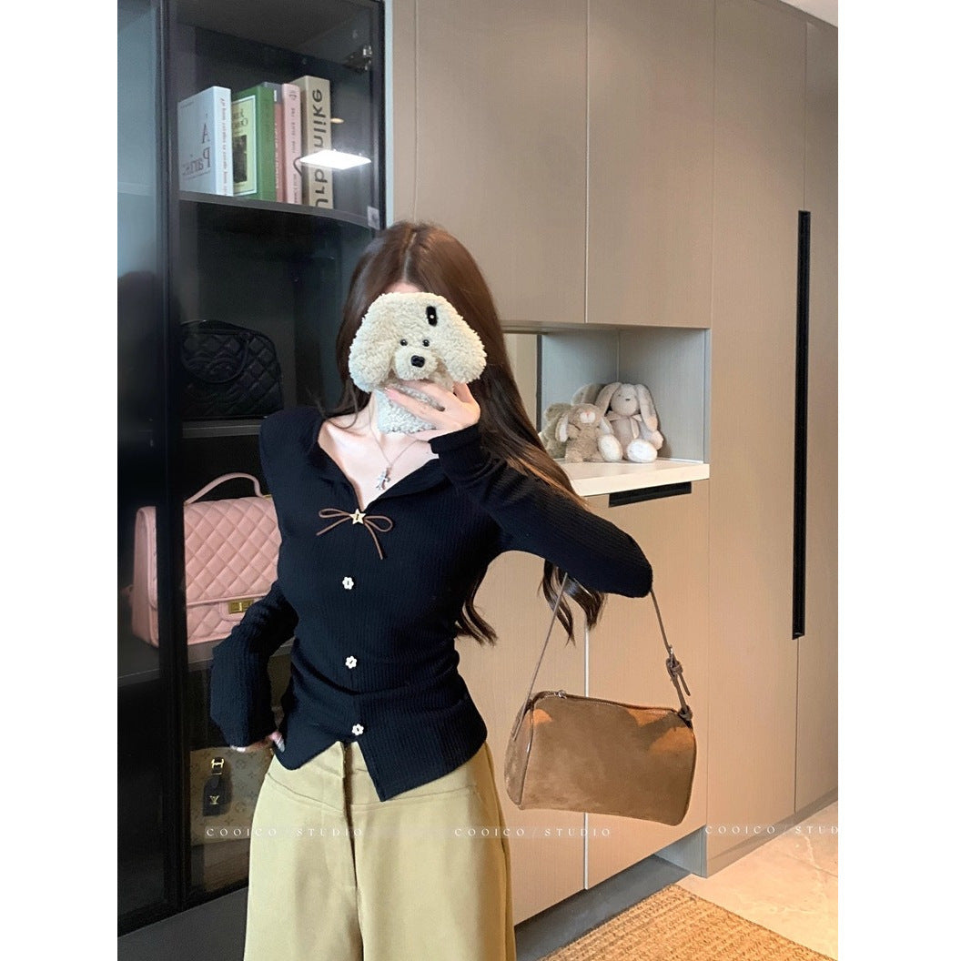 Kvinnors stickade blus med elegant rosett Mirla-Eva Jonsson