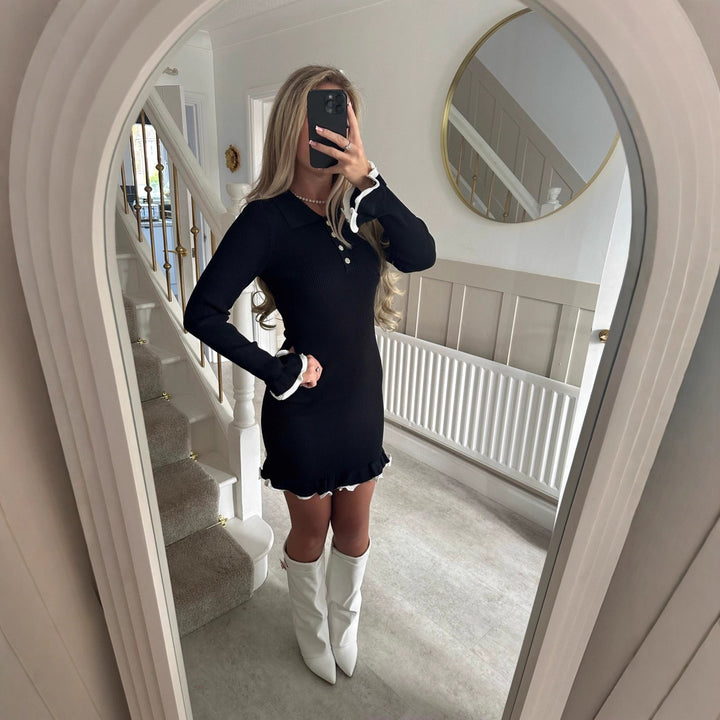 Kvinnors stickade klänning med spets och knappslå Mirla-Eva Jonsson