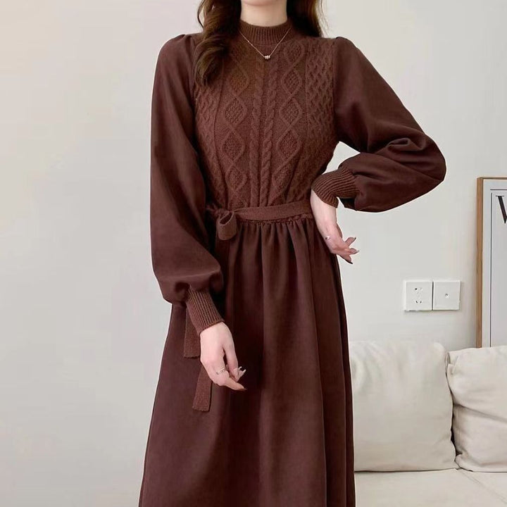 Kvinnors stickade klänning med voluminösa ärmar och strukturerad topp Mirla-Eva Jonsson
