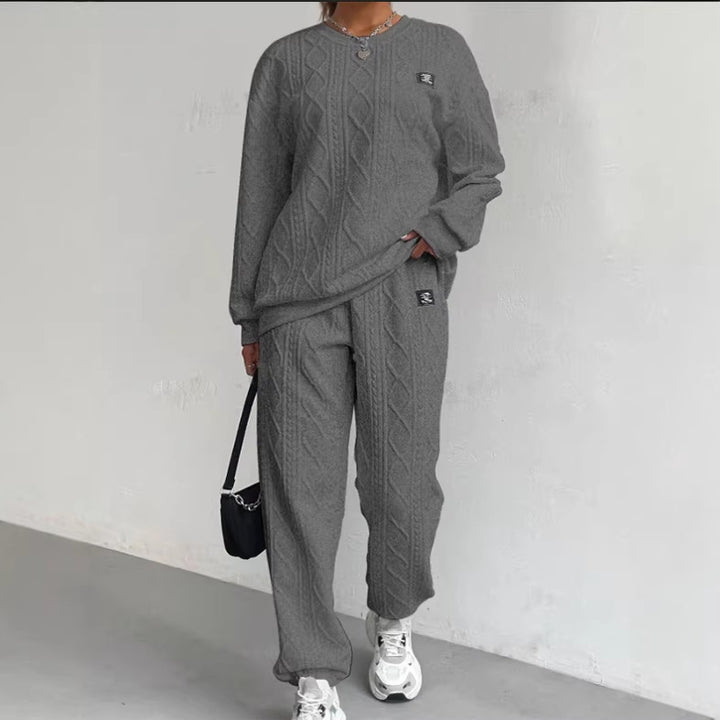 Kvinnors stickade kostym med texturerad design och bekväm passform Mirla-Eva Jonsson