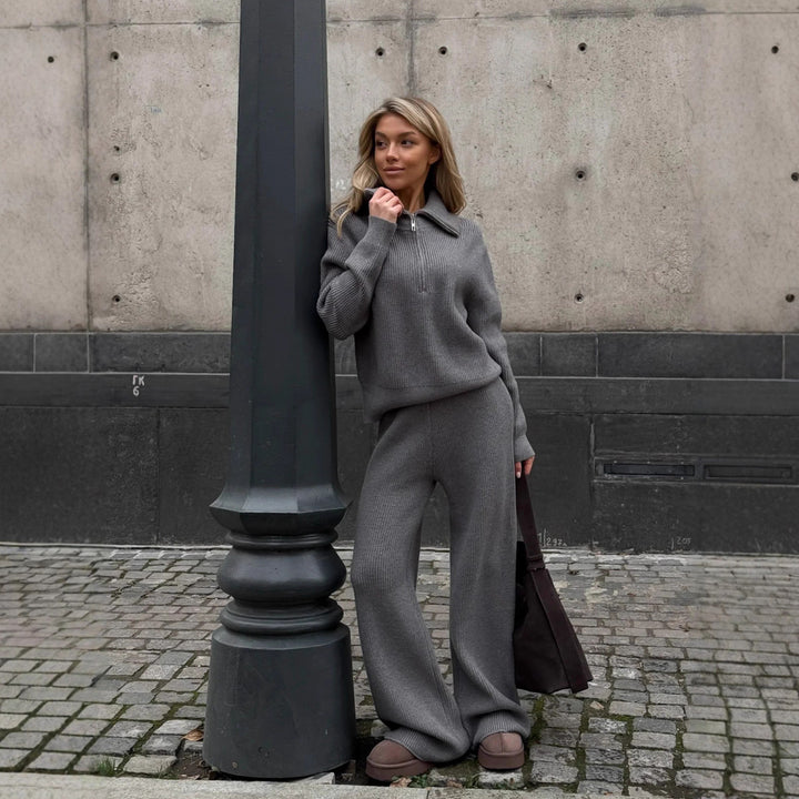 Kvinnors stickade loungewear-set med hög krage och lös passform Mirla-Eva Jonsson