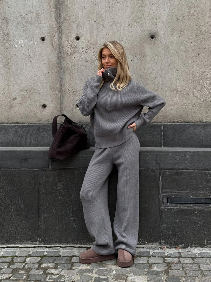 Kvinnors stickade loungewear-set med hög krage och lös passform Mirla-Eva Jonsson