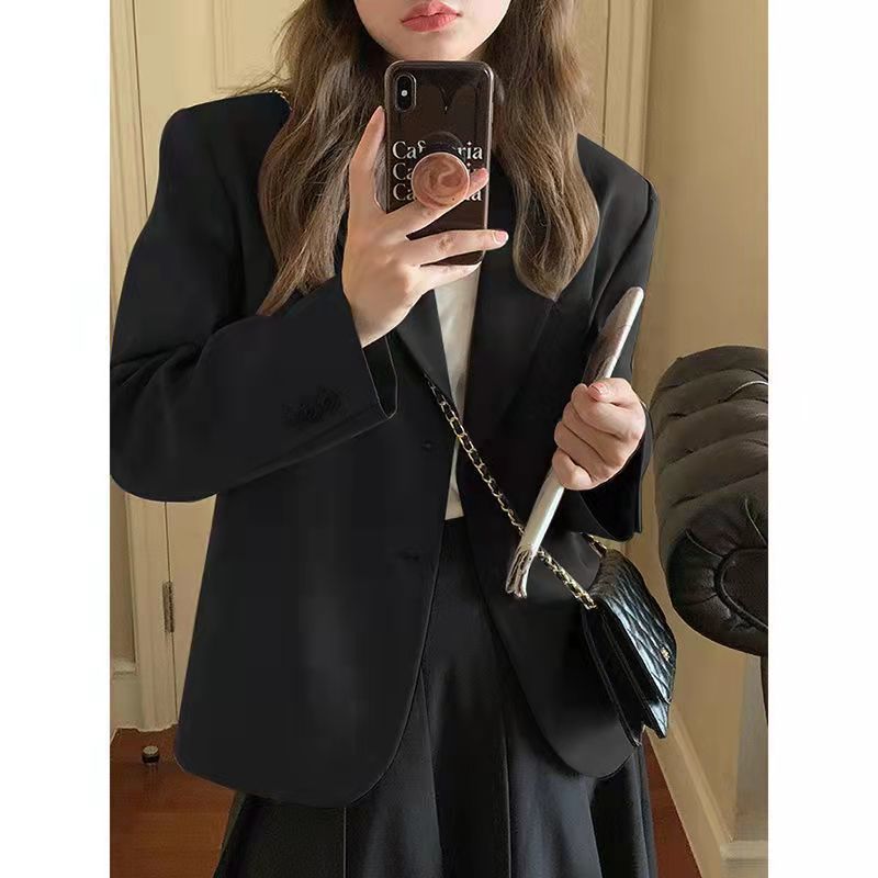 Kvinnors stiliga blazer med elegant snitt Mirla-Eva Jonsson