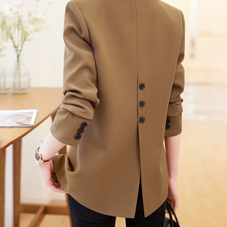 Kvinnors stiliga blazer med klassisk skärning och eleganta detaljer Mirla-Eva Jonsson
