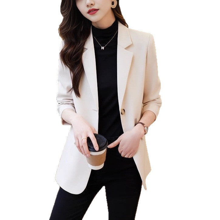 Kvinnors stiliga blazer med klassisk skärning och eleganta detaljer Mirla-Eva Jonsson