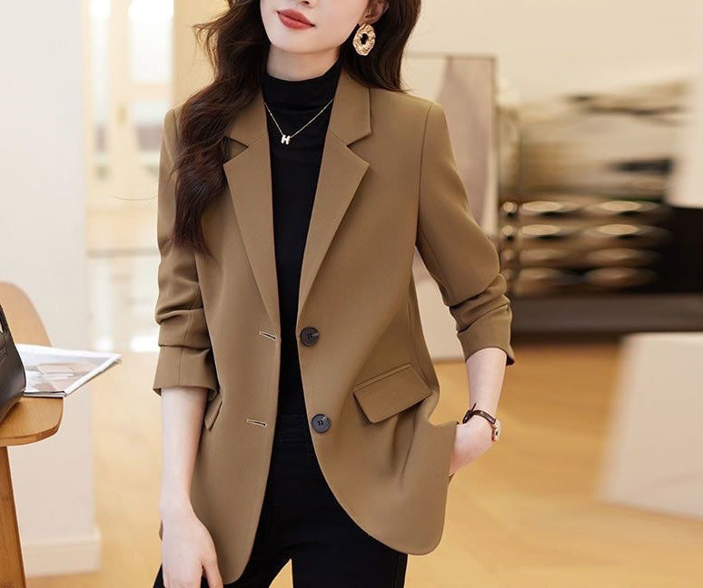 Kvinnors stiliga blazer med klassisk skärning och eleganta detaljer Mirla-Eva Jonsson