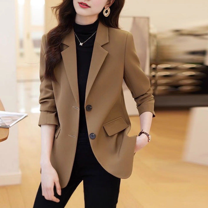 Kvinnors stiliga blazer med klassisk skärning och eleganta detaljer Mirla-Eva Jonsson