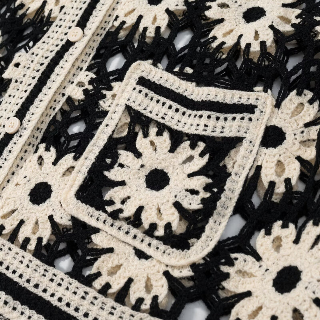 Kvinnors stiliga cardigan med blommönster och praktiska fickor Mirla-Eva Jonsson