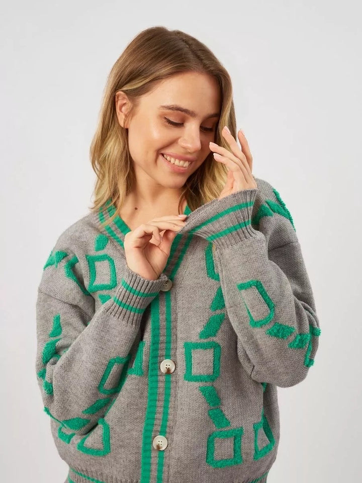 Kvinnors stiliga cardigan med geometriskt mönster och knapplist Mirla-Eva Jonsson