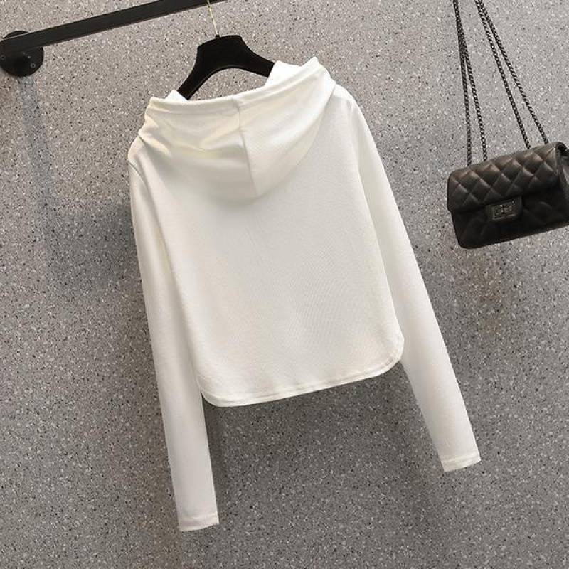 Kvinnors stiliga crop hoodie med praktisk dragkedja Mirla-Eva Jonsson