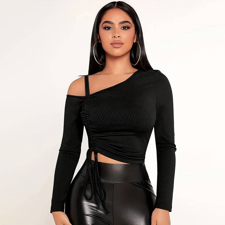 Kvinnors stiliga crop top med asymmetrisk skärning och raffinerade volangdetaljer Mirla-Eva Jonsson