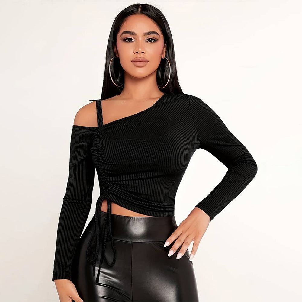 Kvinnors stiliga crop top med asymmetrisk skärning och raffinerade volangdetaljer Mirla-Eva Jonsson