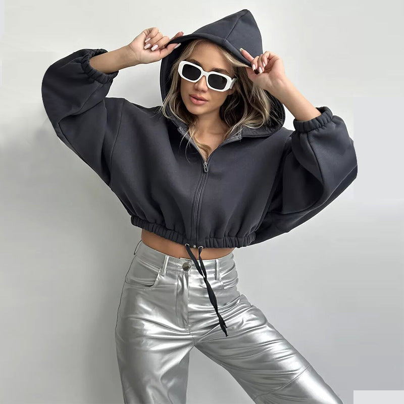 Kvinnors stiliga cropped hoodie med dragband och lös passform Mirla-Eva Jonsson