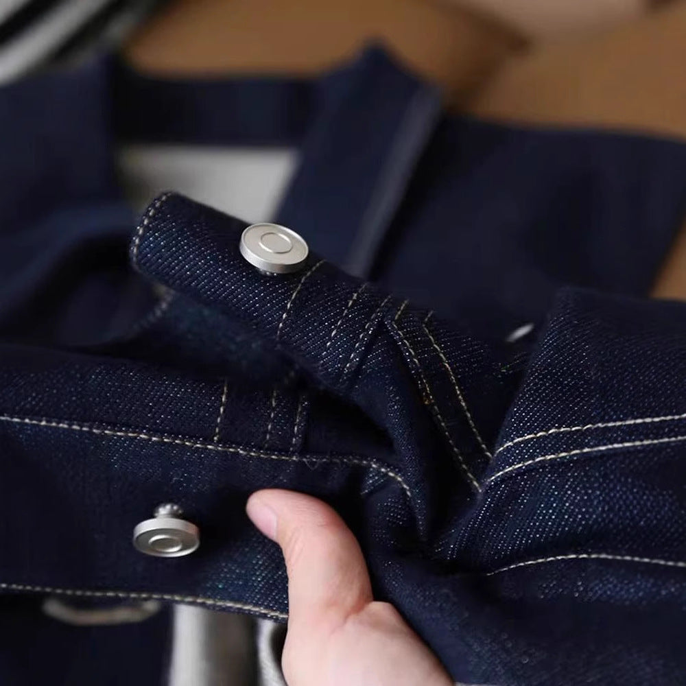 Kvinnors stiliga denimjacka med dekorativa fickor och kontinuerlig knäppning Mirla-Eva Jonsson