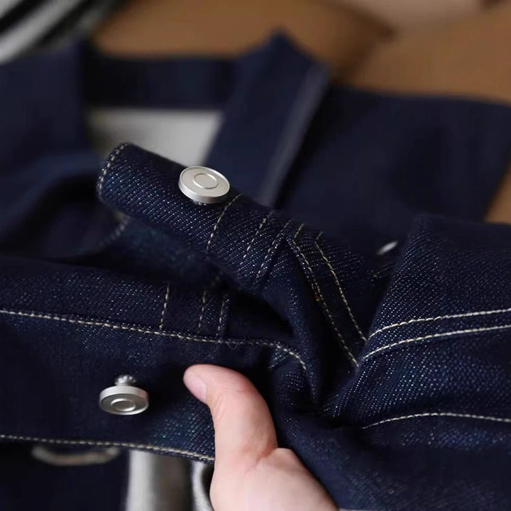 Kvinnors stiliga denimjacka med dekorativa fickor och kontinuerlig knäppning Mirla-Eva Jonsson