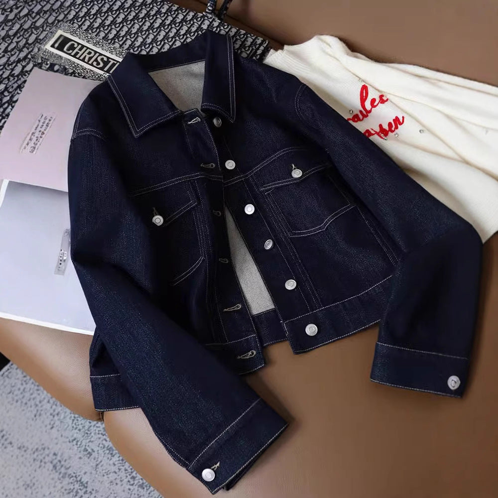 Kvinnors stiliga denimjacka med dekorativa fickor och kontinuerlig knäppning Mirla-Eva Jonsson