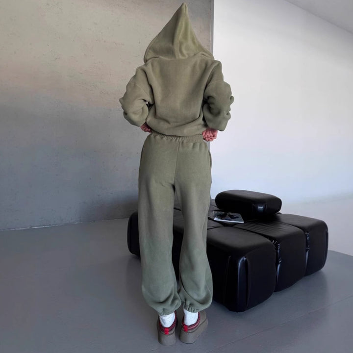 Kvinnors stiliga fleece lounge-set med kort jacka och bekväma joggers Mirla-Eva Jonsson