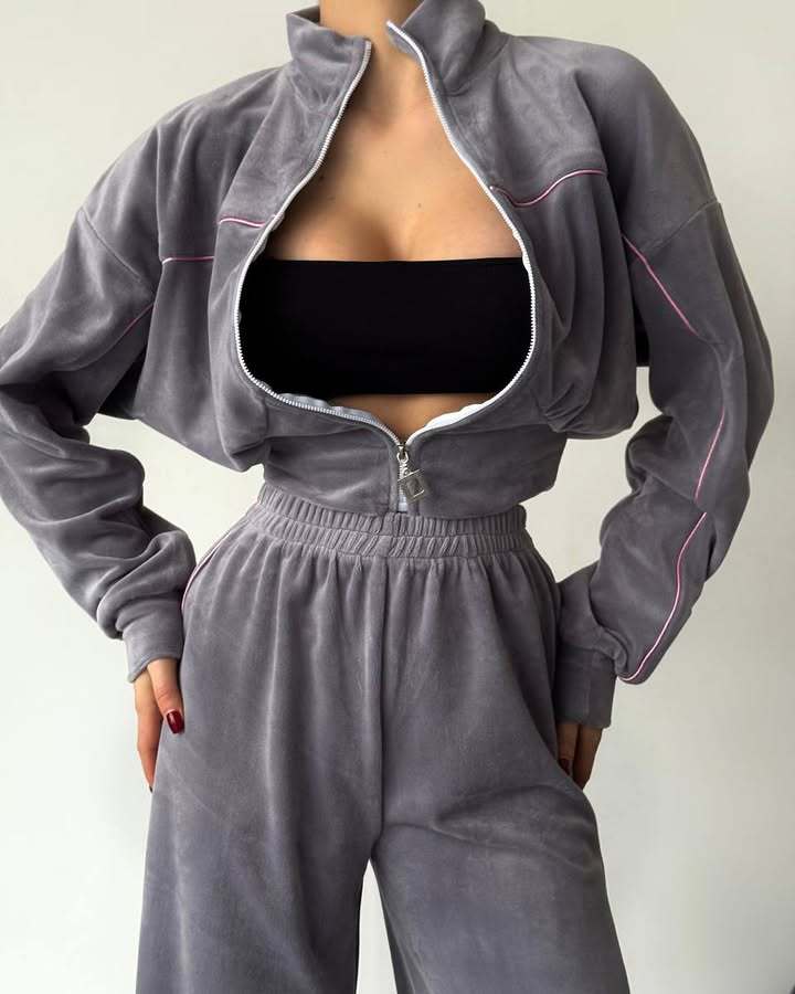 Kvinnors stiliga fleece träningsdräkt med kort dragkedja och elastisk midja Mirla-Eva Jonsson