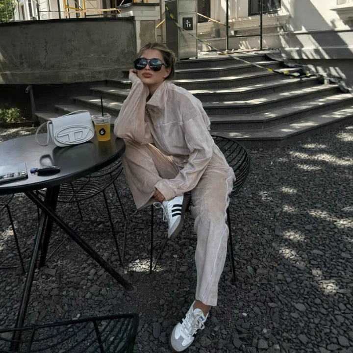 Kvinnors stiliga fleecejacka och avslappnade byx set Mirla-Eva Jonsson