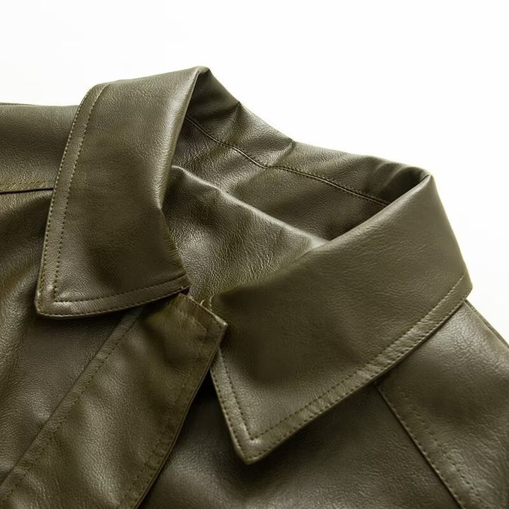 Kvinnors stiliga fusk läderjacka med elastisk midja Mirla-Eva Jonsson