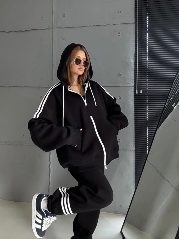 Kvinnors stiliga hoodie med dubbel dragkedja och avslappnad skärning Mirla-Eva Jonsson