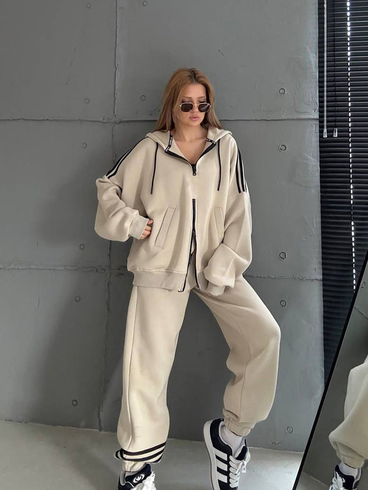 Kvinnors stiliga hoodie med dubbel dragkedja och avslappnad skärning Mirla-Eva Jonsson
