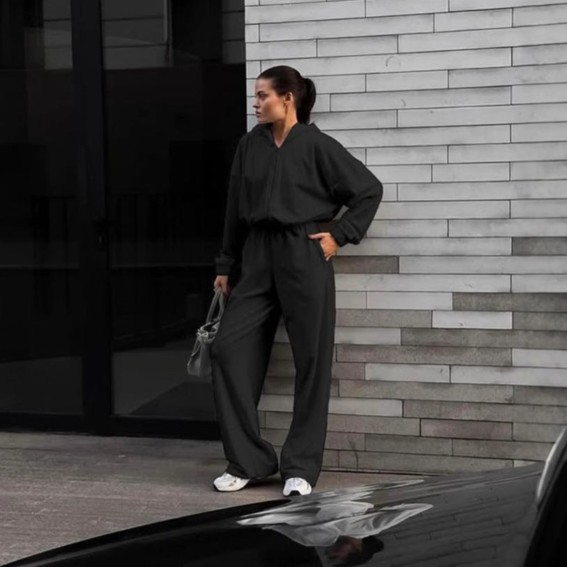 Kvinnors stiliga huvtröja jumpsuit gjord av mjukt material med bekväma muddar Mirla-Eva Jonsson