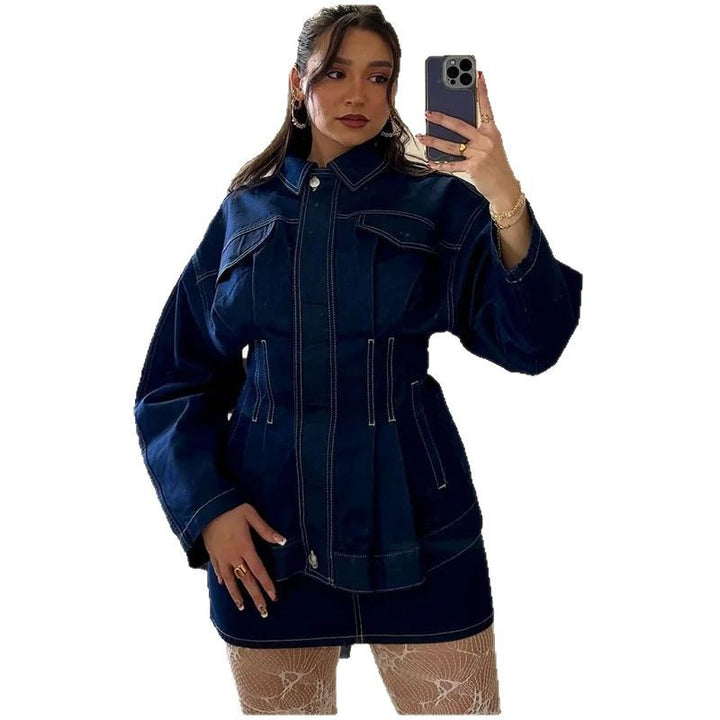 Kvinnors stiliga jeansjacka med vida ärmar och skräddarsydd design Mirla-Eva Jonsson
