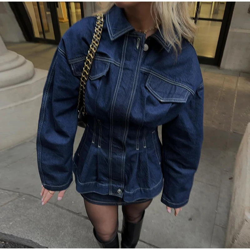 Kvinnors stiliga jeansjacka med vida ärmar och skräddarsydd design Mirla-Eva Jonsson