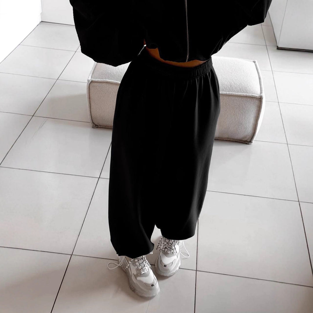 Kvinnors stiliga korta sweatset med elastisk midja och dragkedja Mirla-Eva Jonsson