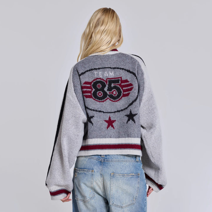 Kvinnors stiliga och bekväma stickade tröja med lagets emblem Mirla-Eva Jonsson