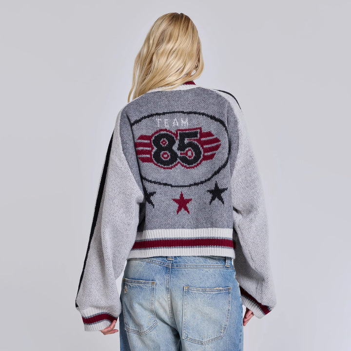 Kvinnors stiliga och bekväma stickade tröja med lagets emblem Mirla-Eva Jonsson