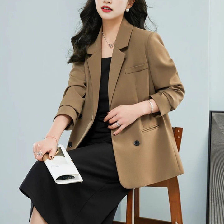 Kvinnors stiliga oversized blazer med dubbel knappslå och stiliga detaljer Mirla-Eva Jonsson