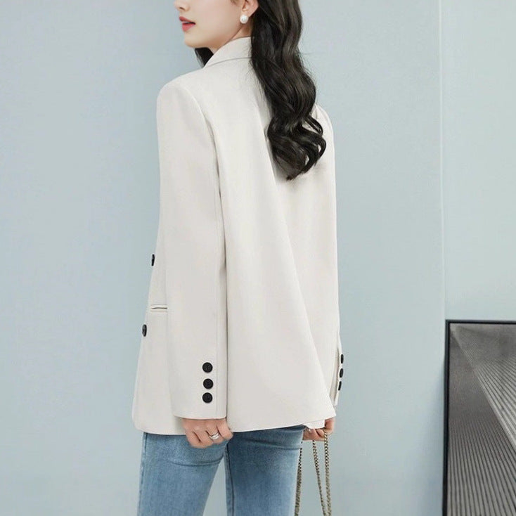 Kvinnors stiliga oversized blazer med dubbel knappslå och stiliga detaljer Mirla-Eva Jonsson