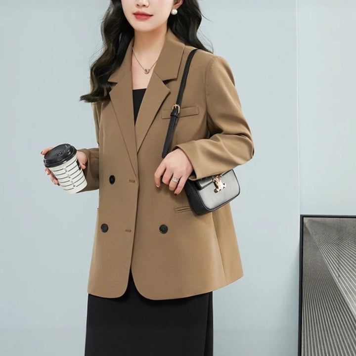 Kvinnors stiliga oversized blazer med dubbel knappslå och stiliga detaljer Mirla-Eva Jonsson