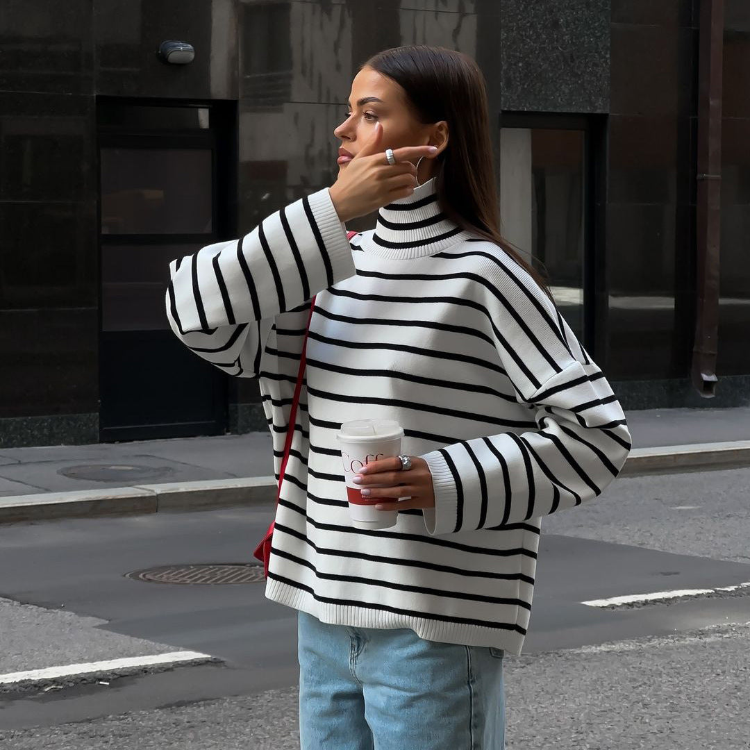 Kvinnors stiliga oversized tröja med randigt mönster Mirla-Eva Jonsson