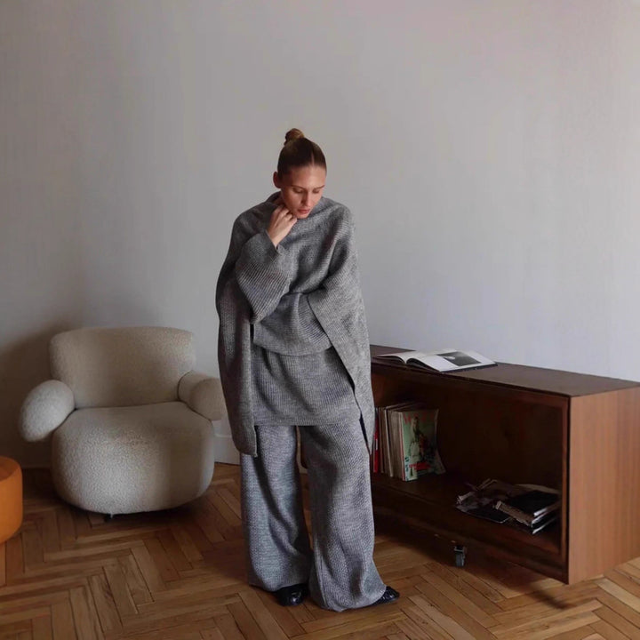 Kvinnors stiliga ribbad stickad loungewear-set med löst sittande topp och breda byxor Mirla-Eva Jonsson
