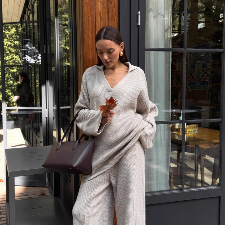 Kvinnors stiliga ribbad stickad loungewear-set med löst sittande topp och breda byxor Mirla-Eva Jonsson