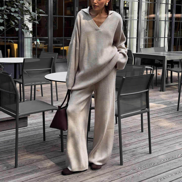 Kvinnors stiliga ribbad stickad loungewear-set med löst sittande topp och breda byxor Mirla-Eva Jonsson
