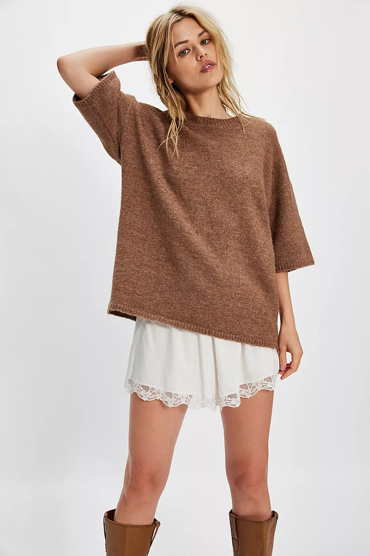 Kvinnors stiliga semi-transparenta sweatshirt med spets och avslappnad passform Mirla-Eva Jonsson