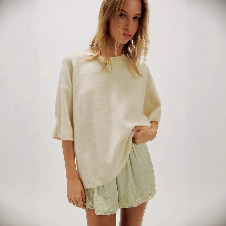 Kvinnors stiliga semi-transparenta sweatshirt med spets och avslappnad passform Mirla-Eva Jonsson
