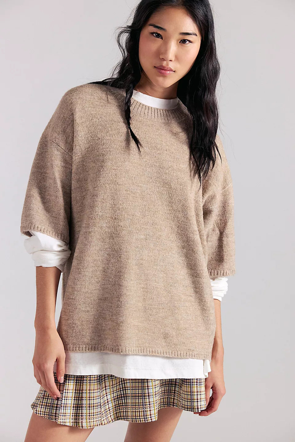 Kvinnors stiliga semi-transparenta sweatshirt med spets och avslappnad passform Mirla-Eva Jonsson